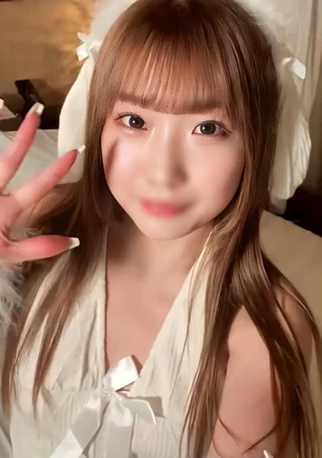 【無修正】超キレイ可愛い元地下アイドルがコスプレ衣装を来てくれました！お風呂でフェラしてもらってからベッドでまったりコスプレSEX！可愛いパイパンおまんこから中出し精子が溢れちゃいました