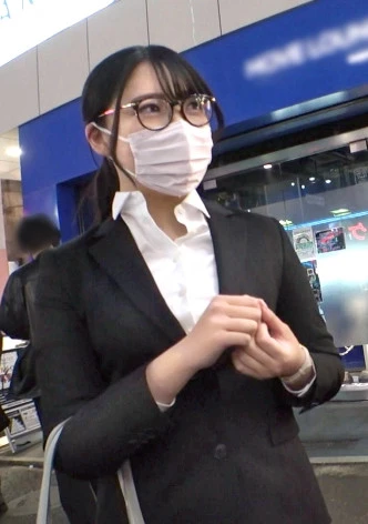 マジ軟派、初撮。 1894 内定式飲み会帰りのスーツ&メガネのお姉さんを渋谷でナンパ！ヘベレケなスキをついて始まったSEXで、飲んだお酒が全部出たんじゃないかというほどの大量潮吹き！ハメられて嬉しそうな顔に就職祝いぶっかけ！！