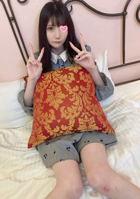 【カメラマンあり】「私で気持ちよくなってください...」スレンダーくびれボディを持つ黒髪ロングの清楚系女子みずはちゃん。見下していた客の男に抱かせて妊娠汁をみずはちゃんの生まんこに注。