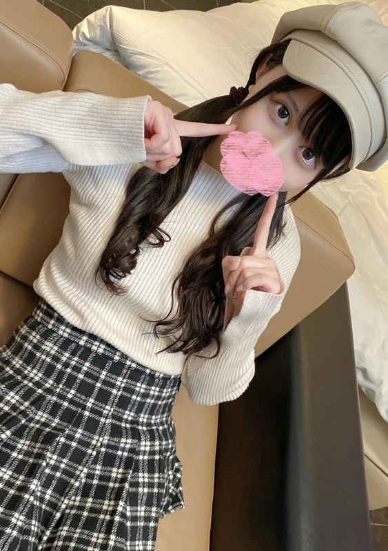 【容姿端麗/顔晒し】仲良くなった色白くびれスレンダーのコンビニ店員の女の子に個人用と嘘つき撮影した動画を流出。