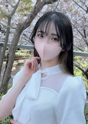 色白透明感溢れるその可憐な容姿からは想像もできない程の痙攣絶頂を繰り返すギャップが激ヤバすぎる・・・全身敏感帯の身体をビクビク震わせ2回生中出し！！