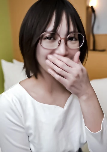 【教師・メガネ女子】勤勉感丸出し眼鏡かけたリケジョ、**⚫︎数学教師との生々しい性行為動画。