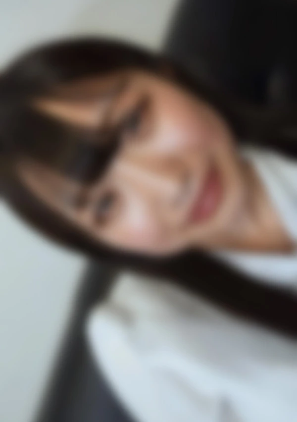 １９歳のイマドキJD　笑顔で多人数チンポを舐め上げピクピク反応ドクドク射精に大喜び　生挿入もあっさり受け入れごっくん３連発。※レビュー特典は4K高画質