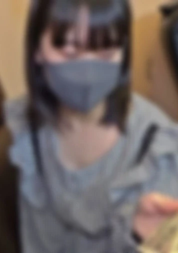 ツイ●ターで出会った10代の金欠生徒を騙して無理やり中出し。未処理のマンコから大量の精液が美しく零れ落ちる。