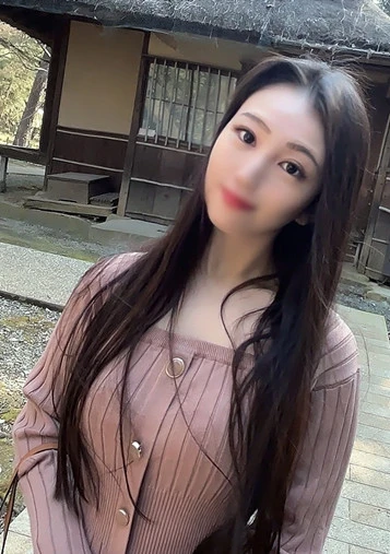 大手旅行会社で働く積極的で好奇心旺盛な美人オフィスレディと公園で・・・普段満たす事の出来ない高まる性欲を爆発させ2回連続生中出し！！