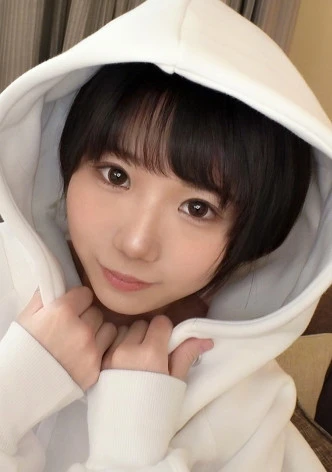 【可愛い顔して意外と変態？】ぶかぶかのパーカーを上に来ただけで、ズボンやスカートは穿かず(パーカーめくればすぐパンティ)という露出狂一歩手前みたいな格好でAV撮影にやってきたツワモノ少女。 ネットでAV応募→AV体験撮影 1982