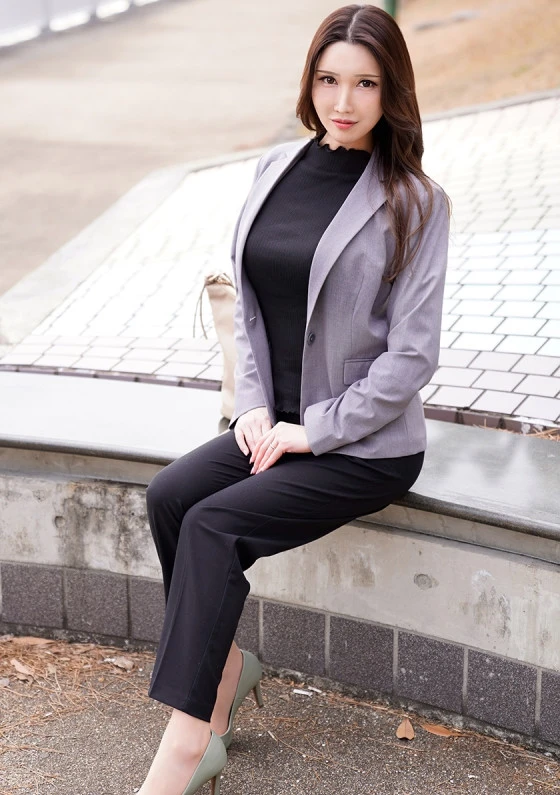 大手下着会社勤務 38歳 美人企画課長 旦那を裏切りイケメンモデルの生チ○ポに●●れる。そのまま中出しされる。