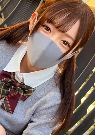 彼氏持ちのガチ美少女なのに「お金渡さないと裸の写真拡散されちゃう...」と妊娠覚悟の生中出し&人生初の3Pセックス。【エリカ(1●)】