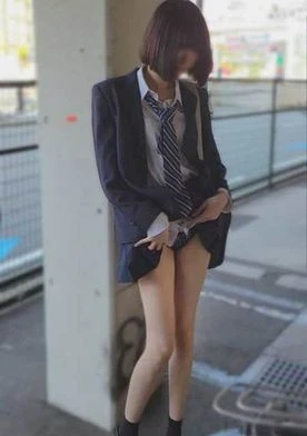 【顔出し】スタイル抜群の女優のたまご野外露出の後中出し