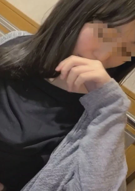 Hカップ巨乳の奥さんは、寝付けないおkoさんに延滞の罰を見られてしまうが、止めたら先がないことを悟り、身体を差出し、膣内に遺伝子を注ぎ込まれる。