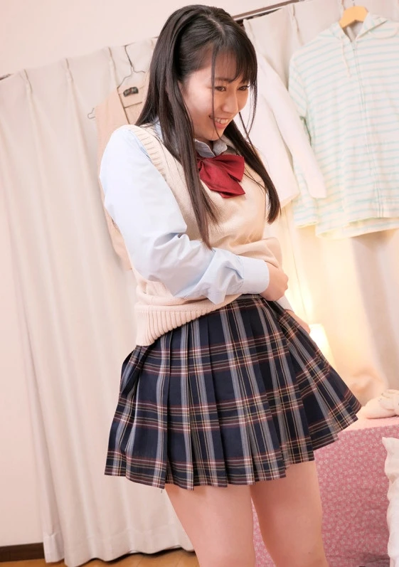 サエない僕に同情した女子校生の妹に「擦りつけるだけだよ」という約束で素股してもらっていたら互いに気持ち良すぎてマ○コはグッショリ！でヌルっと生挿入！「え！？入ってる？」でもどうにも止まらなくて中出し！ 宇佐美玲奈