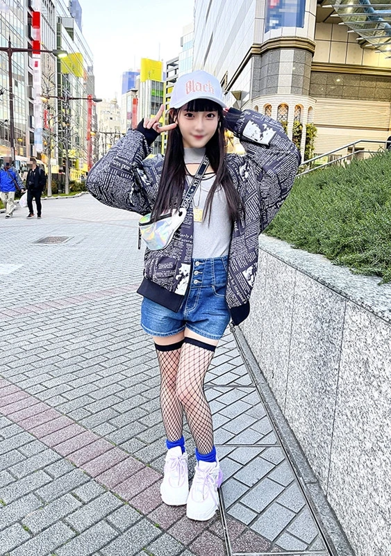 彼氏禁止店で働く人気コンカフェ嬢。セフレならOK!?性欲止められない**JDのビッチなハメ撮り！ミニマムマンコに生チンポぶち込まれて腹筋ヒクヒクイキまくり！ダメって言ってるのに中出しされる