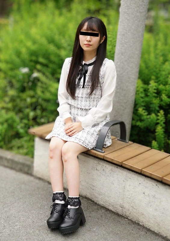 すっぴん素人 ～華奢な体をガンガン高速ピストン！～