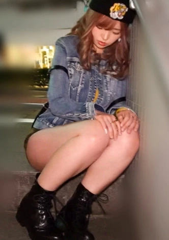 ヤミヤミアルコール/道端の階段で寝てたデカ乳ギャル