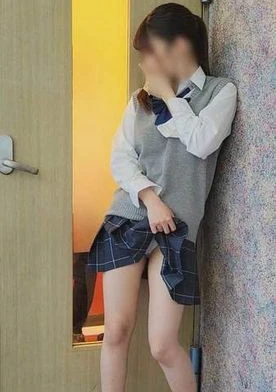 華奢で美乳なポニテ女子・カラオケでパンツ脱がせてくぱぁ我慢できず中に･･**pznpqszoyj ･