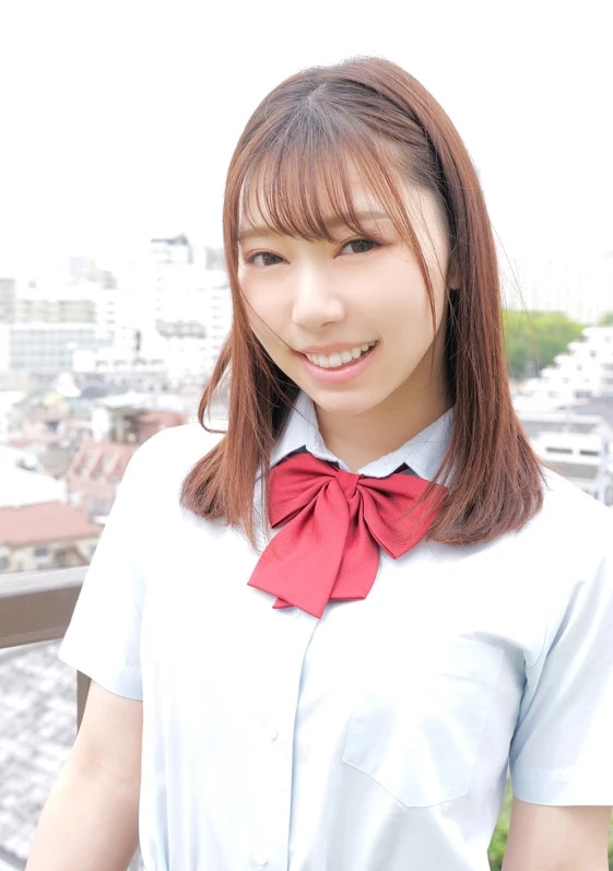 素人女子校生の皆さん！開放的な青空の下で超濃厚なベロチュウしてもらえませんか？ 舌を絡ませるキスで脳がトロけて高まっちゃって！？ キスしながら生々しい中出しセックス！ さつき芽衣