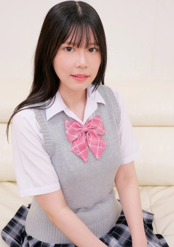 異性として意識してない友達男女が初めての素股に挑戦！！ クリトリスとチ◯ポを擦り合わせると友情が性欲に負けて我慢できずにヌルッと挿入してしまうのか！？発情して中出しセックスしちゃった女子校生編 エマちゃん