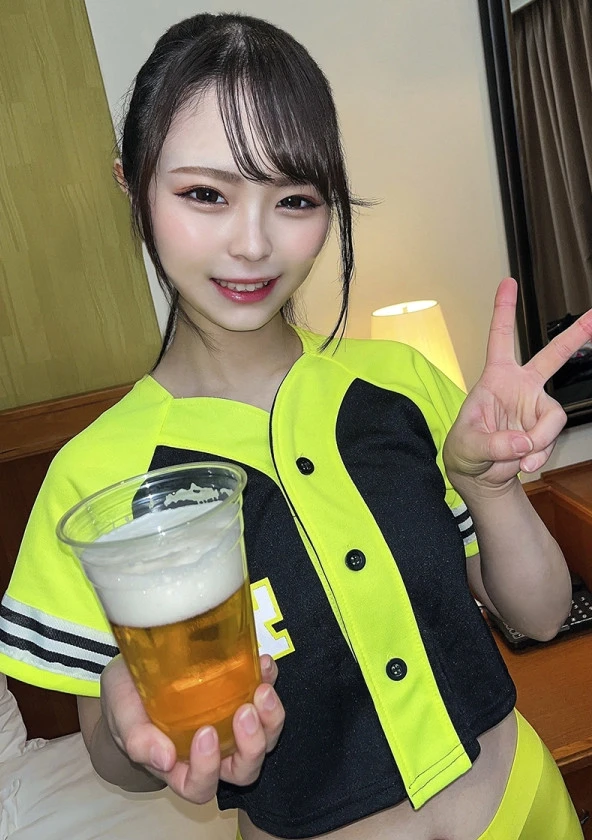 素人女子大生【限定】いとかちゃん22歳 某野球場でビールの売り子のバイトをしている激カワ女子大生！！バイト中のユニフォーム姿でSEXする過激ガールに中出し！！