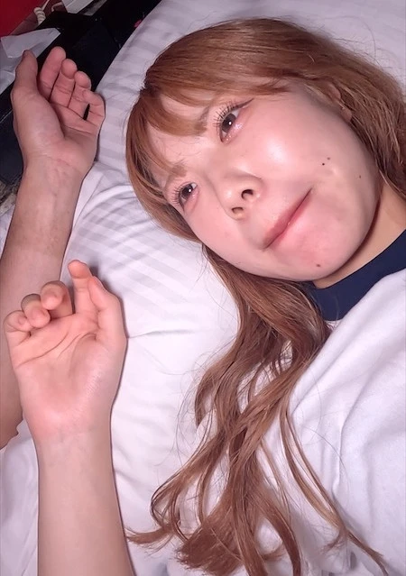 【無修正】**pznpqszoyj 【顔出し】 美尻にブルマが国宝級、えくぼが可愛い正真正銘18才。 よく見たら泣きそうな顔、見てみぬふりしてバックで中出しフィニッシュ