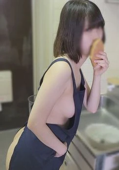 たいやき屋でバイトしてる地味可愛い色白美巨乳…バイト帰りに裸エプロン