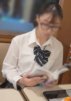 メガネの優等生。**pznpqszoyj 生活苦のためパンチラ写真だけの約束をホテルで中出し