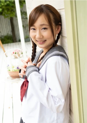 性春 〜笑顔が幼い黒髪制服JK〜