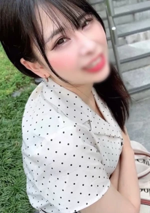 ドS痴女に「勝手に興奮してんじゃねーよ！」っと唾を吐かれ、ヌルヌル手コキで脳イキ状態。我慢の限界だったのでそんなお嬢様にピストンでかまし中出ししてやった