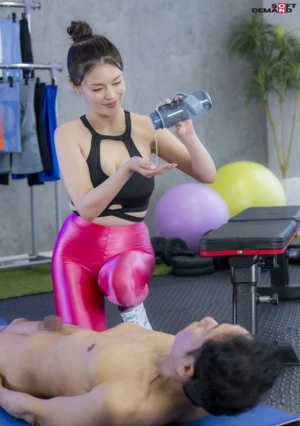 「今年こそ 1 時間で 5 発射できるチ○ポを目指しましょう！」魅惑の引き締めレギンス美尻 連続射精パーソナルジム 橘メアリー