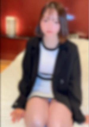 Gカップロケットおっぱい　バイト先の後輩。彼氏とのデート中に呼び出し、彼氏を隣の部屋に待たせ本能のまま野獣のような交尾！ 手マンされて大量お漏らし！1週間貯め込んだ大量精子を膣内に流し込みました。