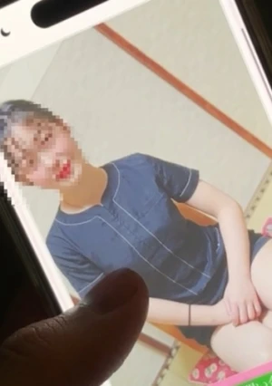 【Dick Flashing】 メンズエステ施術中にこっそり勃起ちんぽでお尻にタッチして射精する【CFNM】