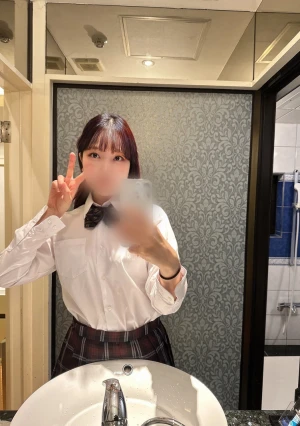 【凍結される恐れがありますのでお早めのご購入をお勧め致します】待望の完全顔出し！超危険作品発見！中出し・顔射2連発！女の子の可愛さは保証します。