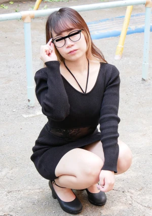 めがね素人 〜地味目なめがねっ娘のパイパンオメコを嗜む〜