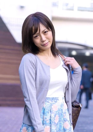 私の妻を抱いてくれませんか？ 旦那様の目の前でハメシロまる出し生挿入 いおりさん26歳