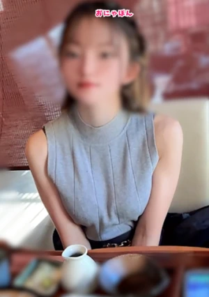 彼氏の前では清楚なのに実は巨根大好き 彼氏がコンビニいった隙に本気セックス... いやこれは獣の交尾... 彼氏じゃ届かない子宮に何度も中出し！ 精液とマンカスが飛び散りまくる本気交尾！！