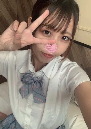 美白スレンダーFカップ！ 最高ランクの超かわいい！天真爛漫で超名器の好感度♪2回り以上のオジサン精液を膣奥孕ませ中出し2連発！さらに美顔でフェラチオ口内射精！