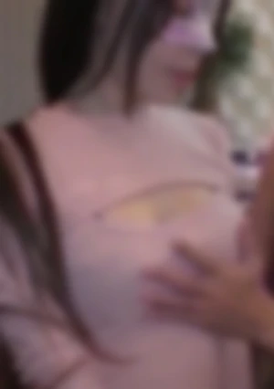 淫猥なフェロモンMAXで他人棒を楽しむ32歳熟女妻　卑猥な唇と白く輝く美乳を我慢出来る男はいるのでしょうか？