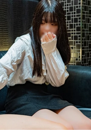 【18歳・ナンパ】 路上で座り込んでいた気弱そうな18歳をナンパ。生中出し＋口内射精。