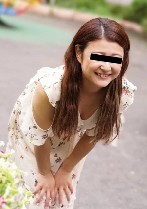 水着モデルと称してナンパしてきた娘とマイクロビキニで中出しセックス！