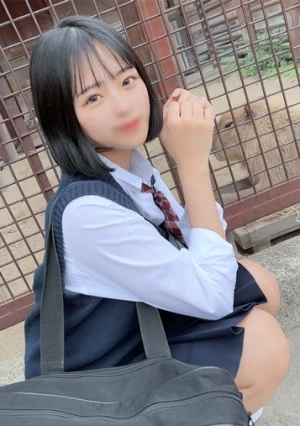 僕だけが知ってる恥じらいと未発達な躰が美し過ぎる清楚可憐な女◯◯生・・・卒業してしまう前の汚れなきこの瞬間に僕は従順な未◯年を汚しそして膣内に射精した。