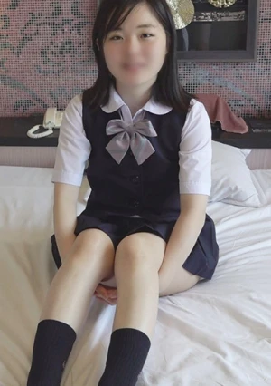 【個人撮影】 顔出し「えりか18歳」純粋無垢な制服美〇※に洗礼の超デカチン３P！大量顔射！！