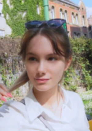 再登場！ 圧倒的にかわいい リズちゃん。 18才。 今回はすっぴんで 来てもらいました。	- リズ