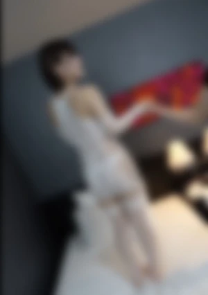 【顔出し】 【4P続編】 問答無用の中出しオンパレード。陰部丸出しの変態コスでエロさ倍増！！4Pからのじゃんけんソロプレイは一度で二度美味しい！