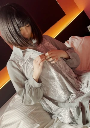 【美肌・色白３人】 お前ら、色白美肌女好きだろ？※無修正・生中出し。