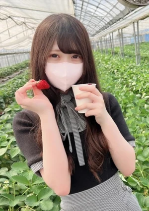 いちご狩りに出掛けて甘くまったりとしたひと時を過ごすだけの筈だったけど・・・とろけるような可愛い笑顔の現 ◯ 専門◯生に野外口内射精＆2回生中出し！！