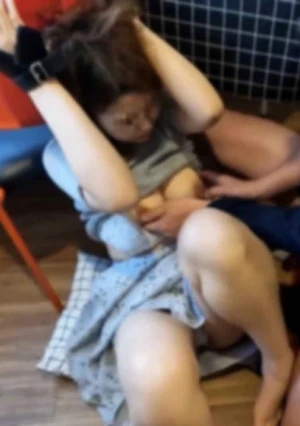 【個人】 クズ旦那に売られ、、ぼ乳を垂らしながらも体で返済中