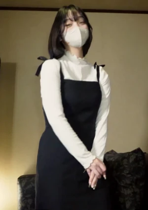 初撮り　美乳スタバ店員学生　「撮影は嫌ですが...」乗り気じゃない彼女を条件込みで撮影成功。学生は本当に金欠ですね。