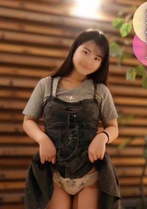 【顔出し】 【潮吹き】約束破りの中出しでご立腹の合法..中...◯...生。 オナニーをお手伝いしたらガチイキ潮吹き。低身長.美尻の背徳感しかないキツキツの膣内に極太チンポを生挿入