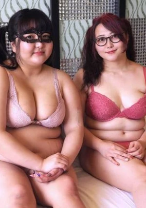 【Chubby Orgy (4P)】 Ejaculation Galore♪Erotic Galore♪High-speed Grinding Cowgirl VS Heavy Pounding Cowgirl! 4 Consecutive Creampies In A Row! Miku-chan Chapter 2 & Mikan-chan Chapter 2 [Overseas Version]