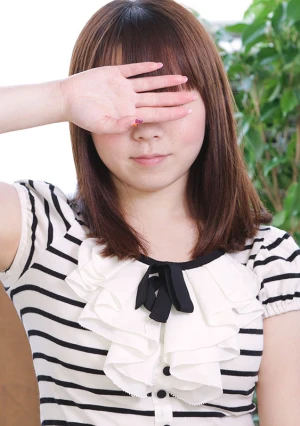 メイドコスプレでハメ撮りさせてくれるロリ巨乳デリヘル嬢