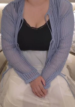 Lカップみうちゃん初めてのスポブラノーハンドパイズリ